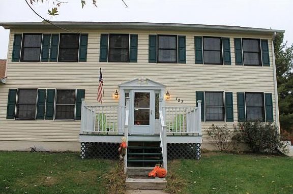 2nd image of 127 Wellington Ct