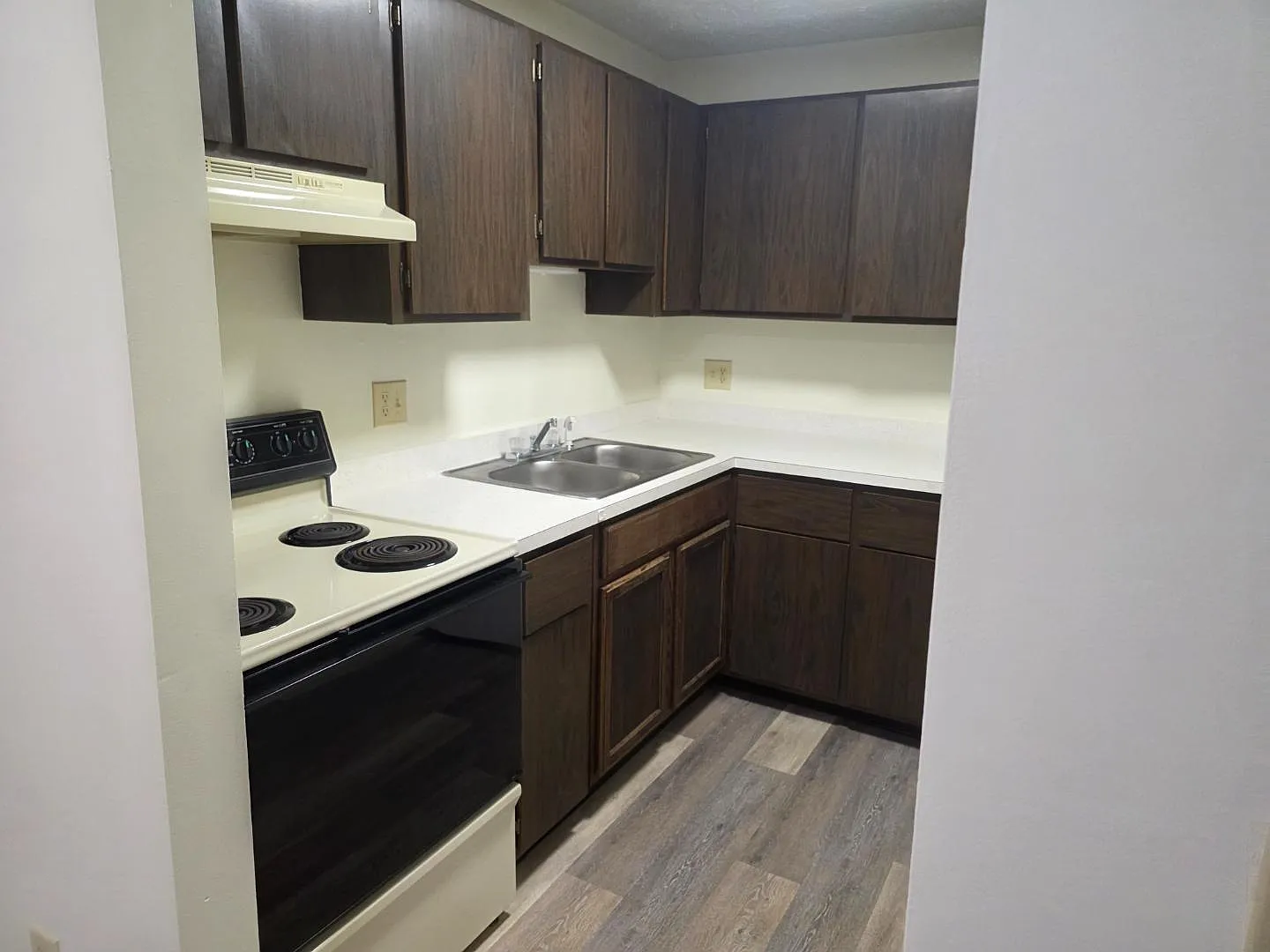 515 Lay Dr - J — Photo 1