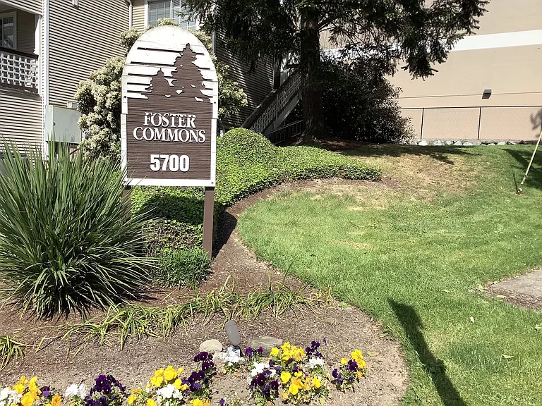 Foster Commons — Photo 15