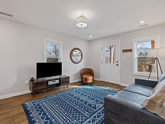 4th image of 203 Ray St