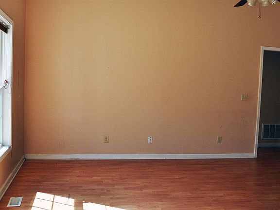 4th image of 1810 Northwood Dr