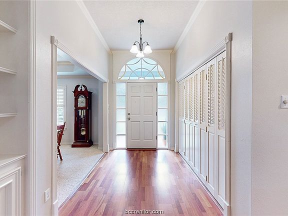 3rd image of 709 Dover Dr