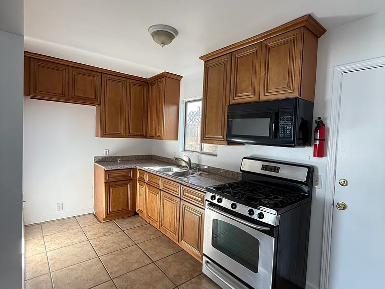 419 W Ramona Dr — Photo 3