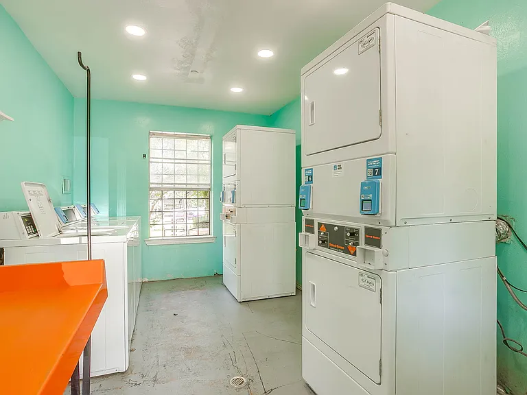 Foxfire Apartments — Photo 21