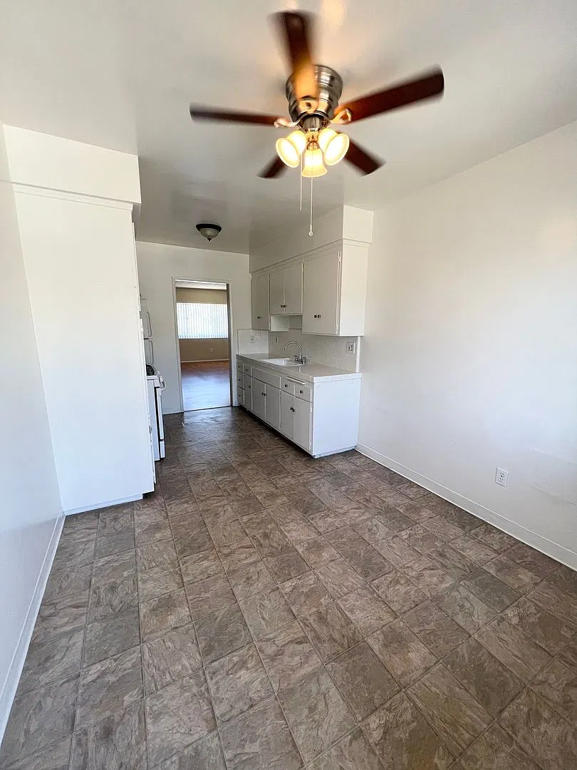Spacious 2bd/1ba, 1bd/1ba, Studio/1ba(All Utilities Pay)-Cute Efficiency-Great Location — Photo 2