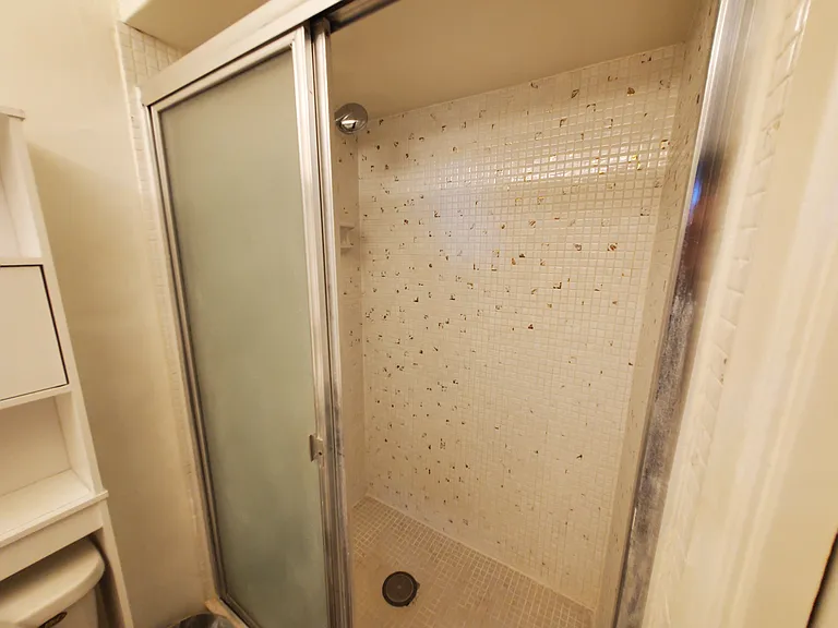 9070 Huntington Dr #6 — Photo 23