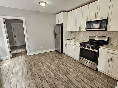 187-189 Vermont Ave #189 — photo 2 of 10