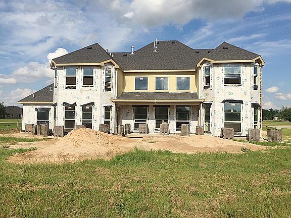 4th image of 3607 Paseo Royale Blvd