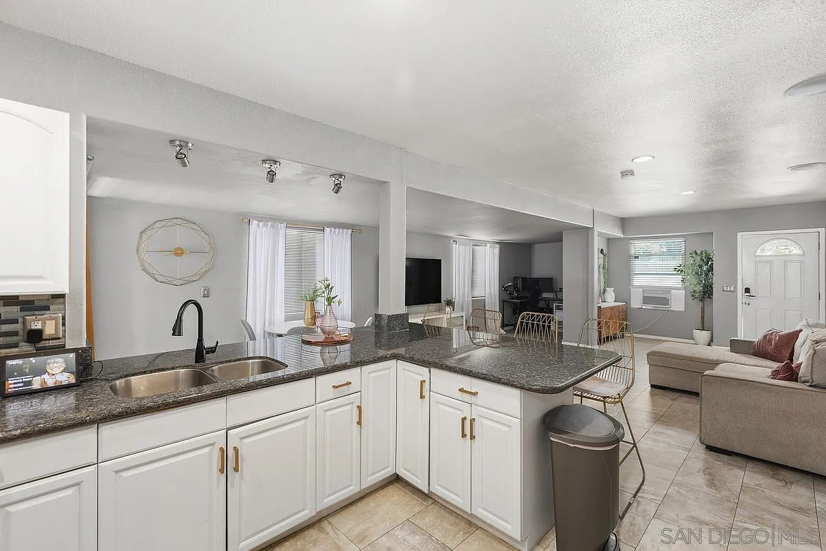 1 bed, 1100 sqft, $1,099 — Photo 2