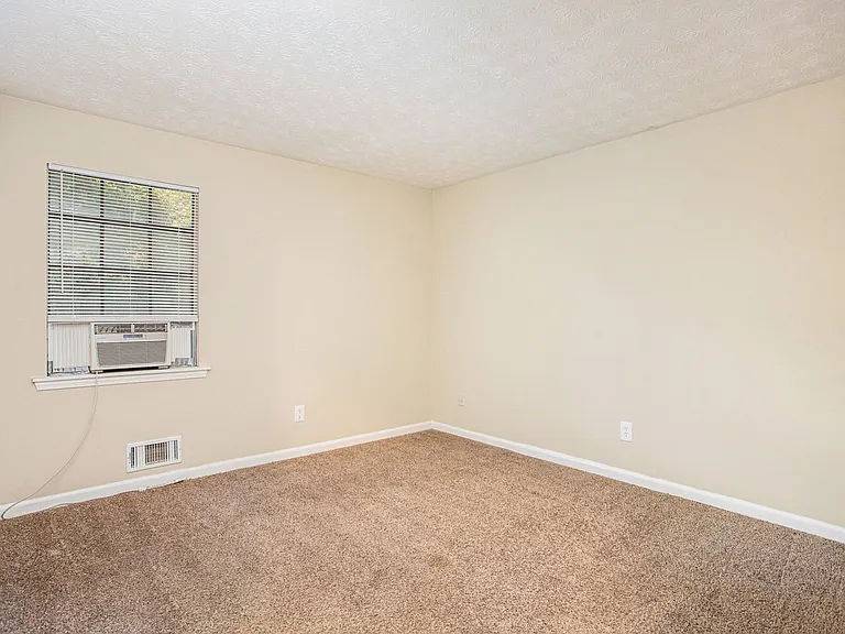 3735 Londonderry Ct — Photo 11