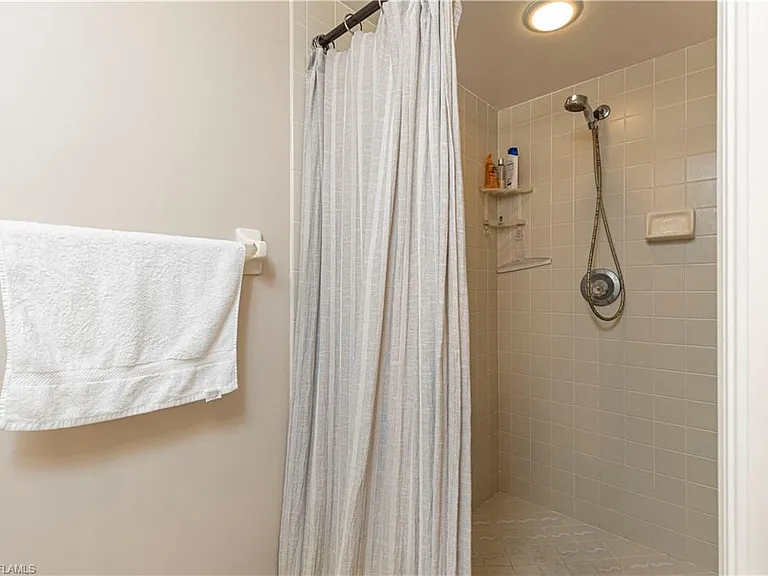 4410 Chantelle Dr #H-205 — Photo 18