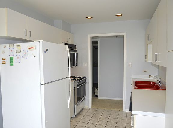 5th image of 4757 Howard St APT 507B
