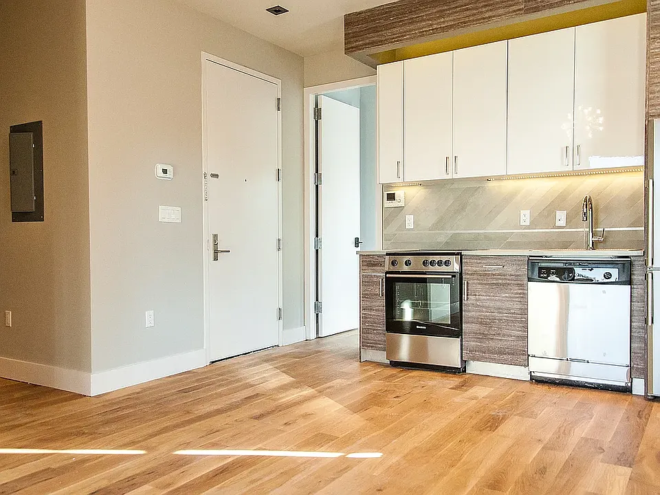 2 Henry St #2B