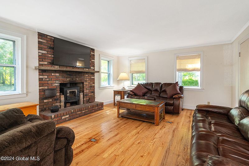 5th image of 589 Grooms Road