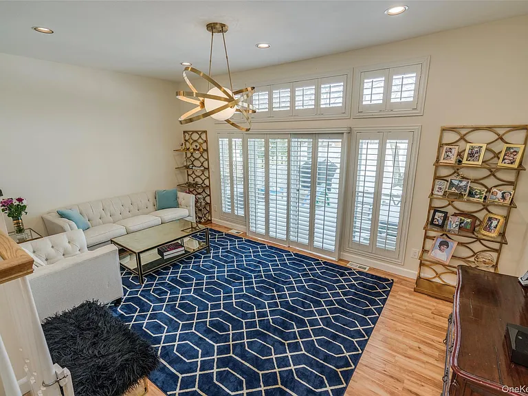 100 Woodlake Dr W — Photo 9
