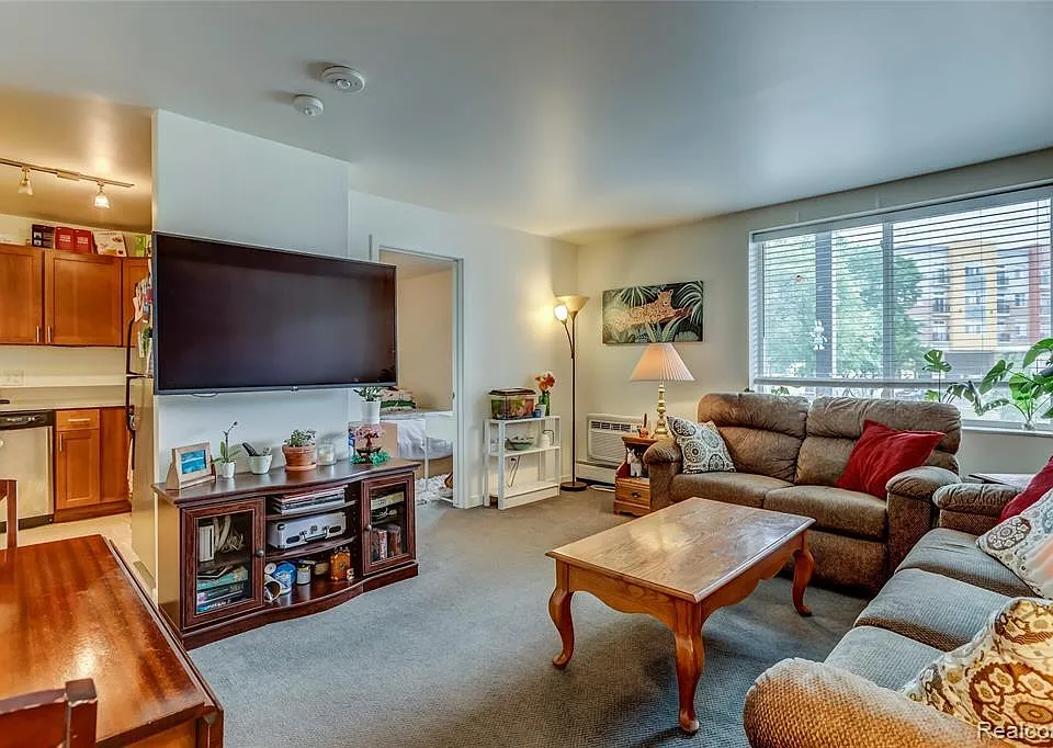 400 Hillside Ct #8