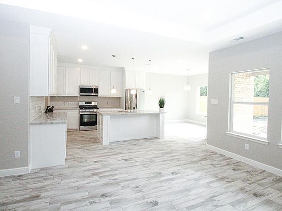 2nd image of 3800 Wood Oak Dr
