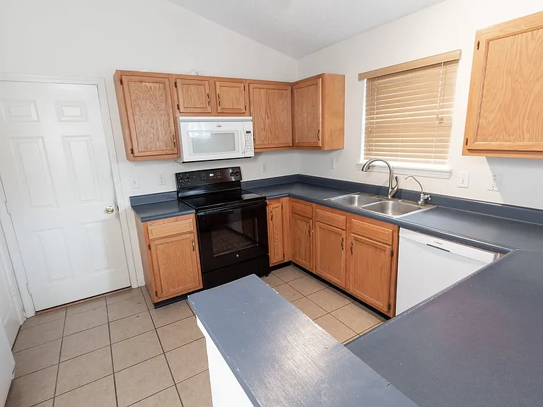 11968 Locus Ln — Photo 10