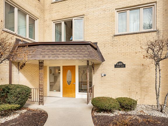 3rd image of 6460 W Belle Plaine Ave APT 304