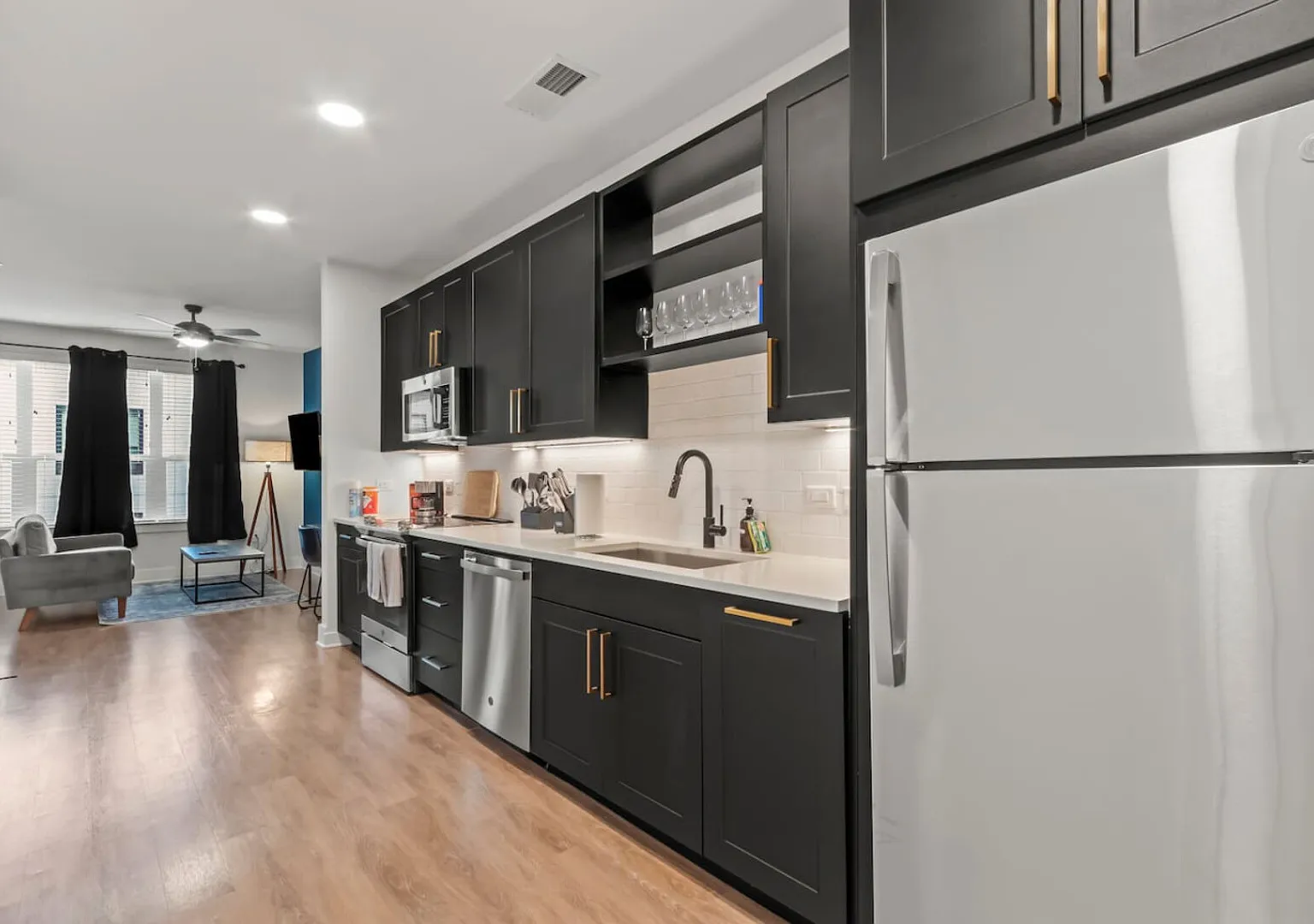 Stunning Studio | Pool&Gym | Walk to Raymond James — Photo 4