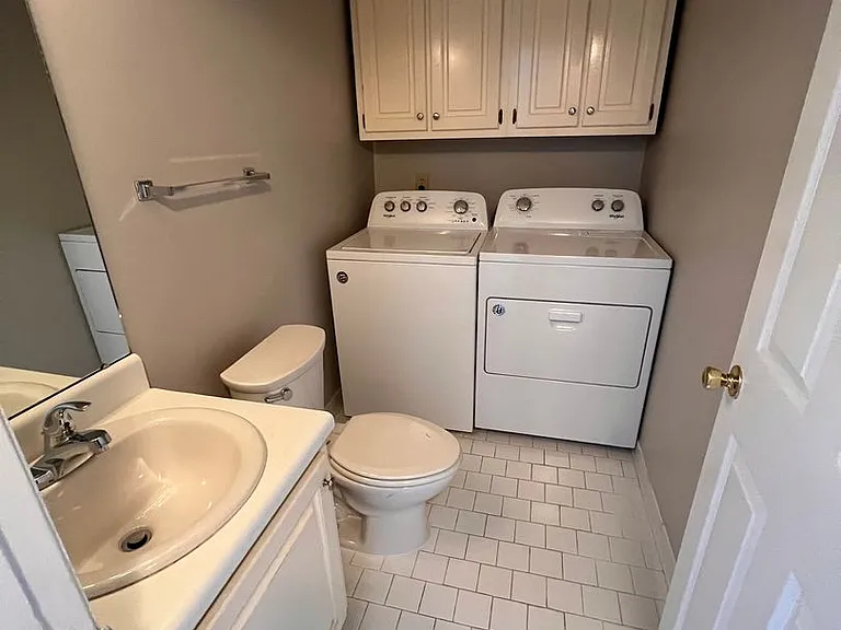 561 Heritage Ct — Photo 10