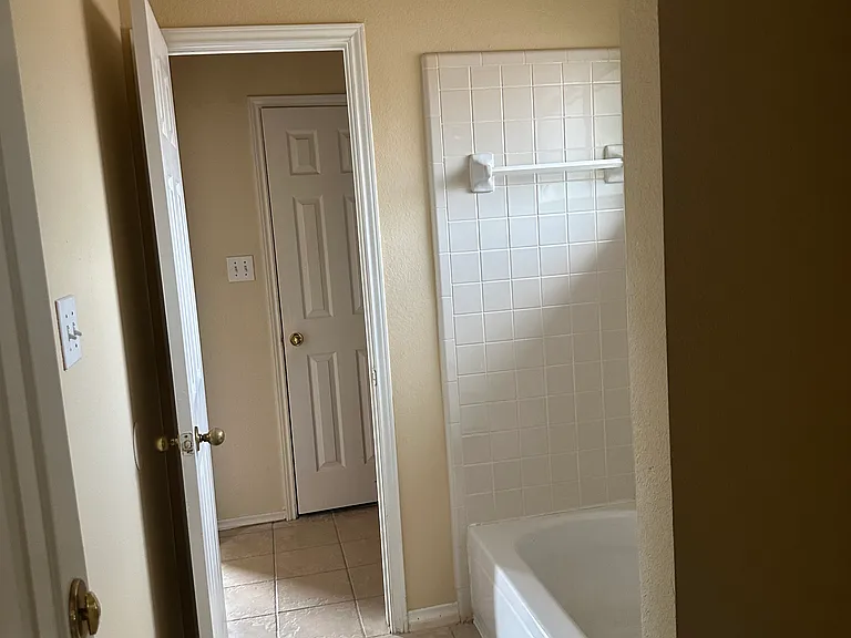 Full restroom upstairs