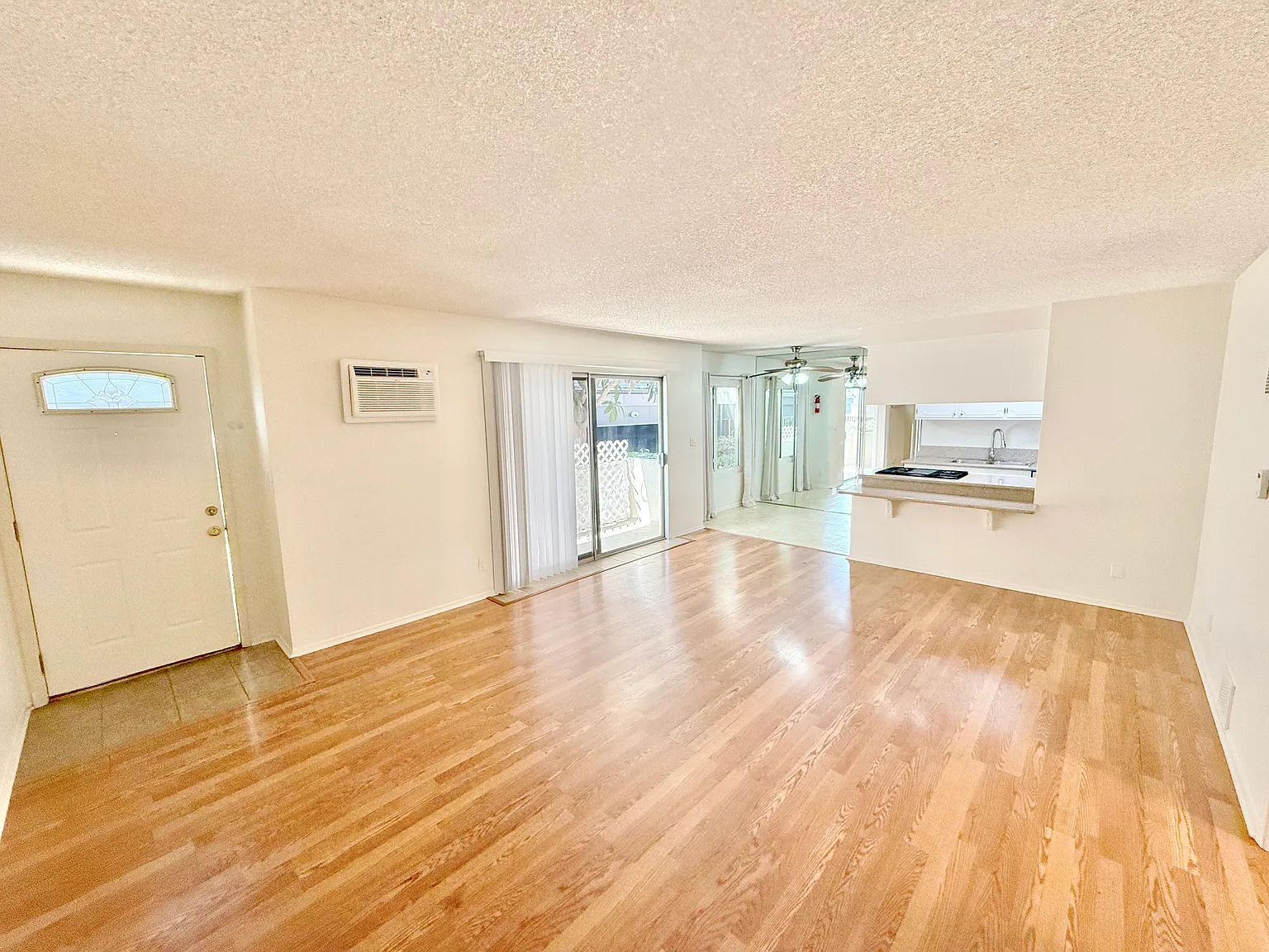 2 bed, 1150 sqft, $3,100 — Photo 3