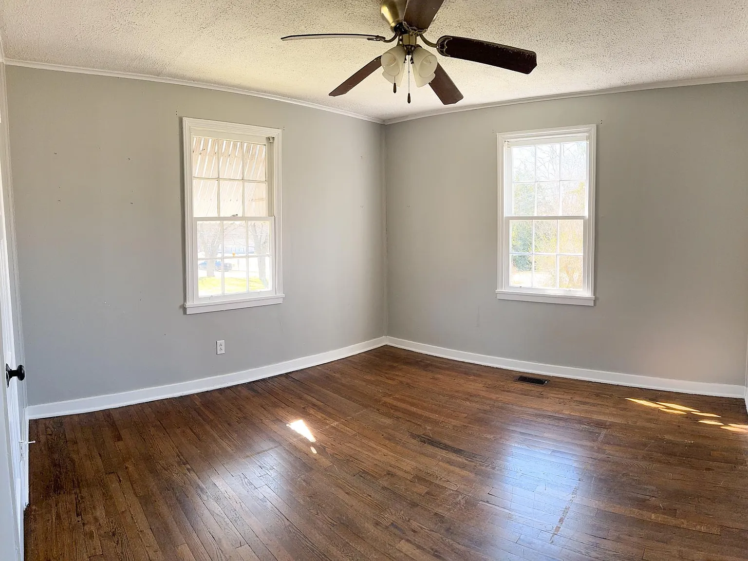 131 N Richmond St — Photo 4