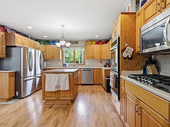 5th image of 2031 Highland Cir W