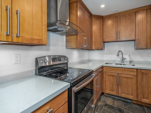 4th image of 1140 Fairway Views Wynd