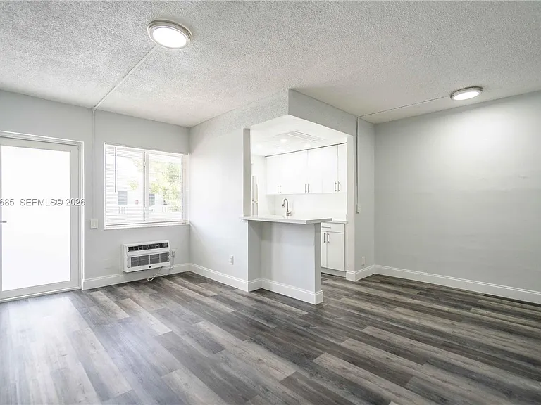 6650 Miller Rd #19 — Photo 2