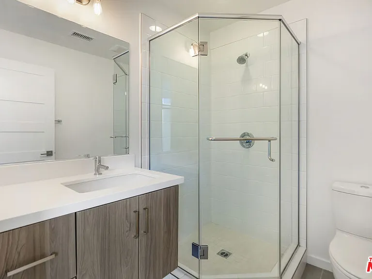 1045 Manzanita St — Photo 27