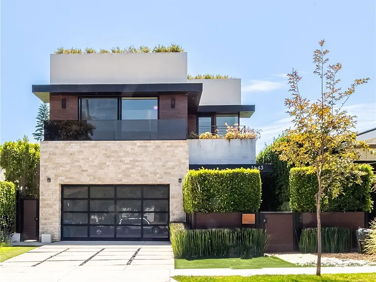 1643 S Carmelina Ave — Photo 2