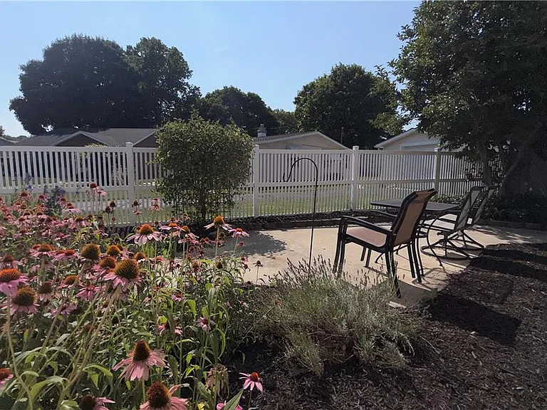 49 Seyfried Ave — Photo 20