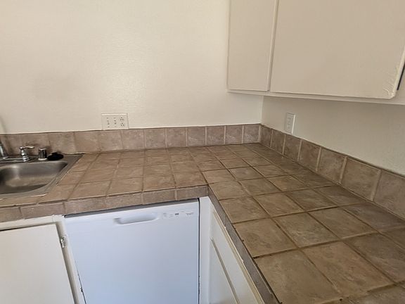 3rd image of 1054 S Magnolia Ave APT 8