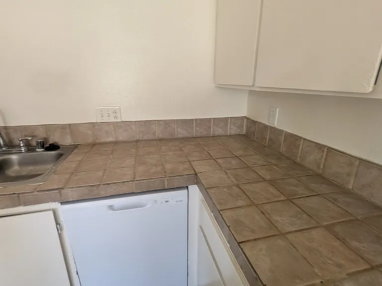 1054 S Magnolia Ave #8 — Photo 3