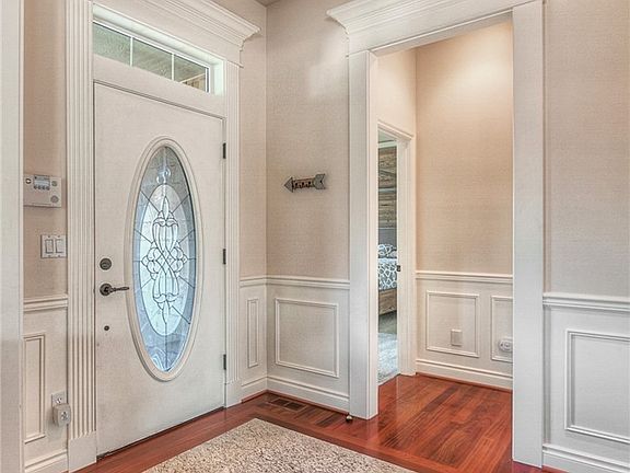 4th image of 402 Bondgard Ave E