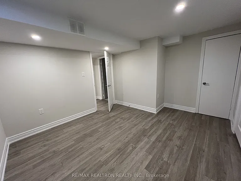 42 Butterfield Cres #LOWER A — Photo 7