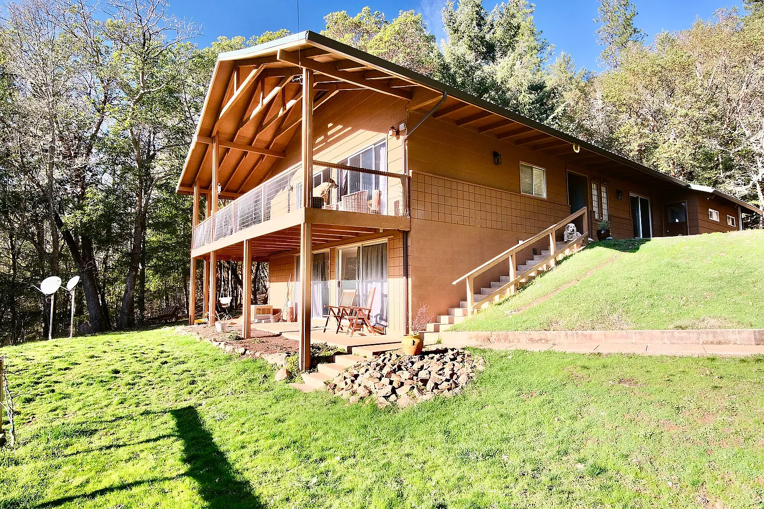 4 bed, 2200 sqft, $2,800 — Photo 1