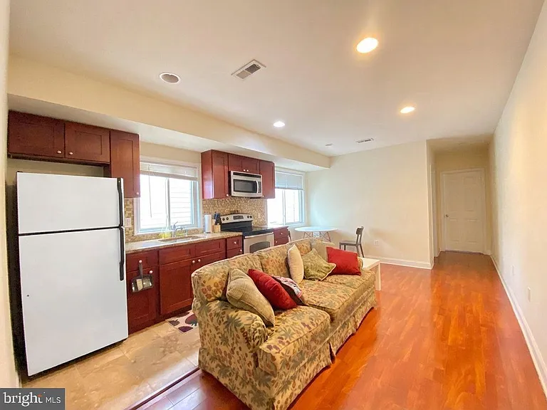 1417 N 17th St #3R — Photo 2