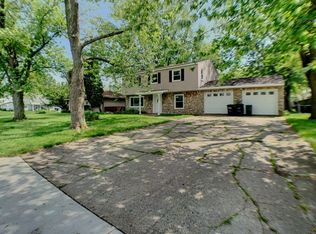 382 Midway Dr, Valparaiso, IN 46385