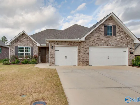 2106 Big Leaf Dr, Huntsville, AL 35803