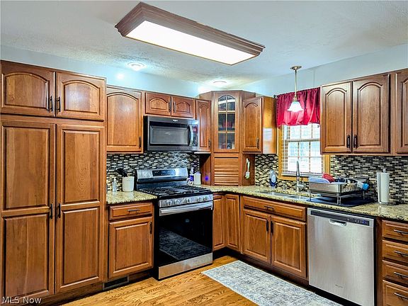 3rd image of 938 Florence Dr