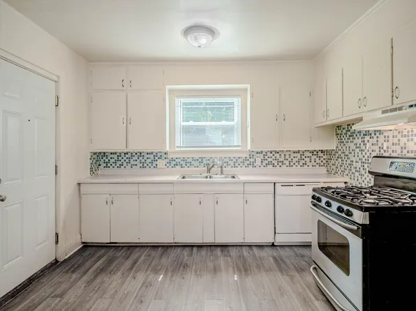 819 Oakland Dr, Kalamazoo, MI 49008