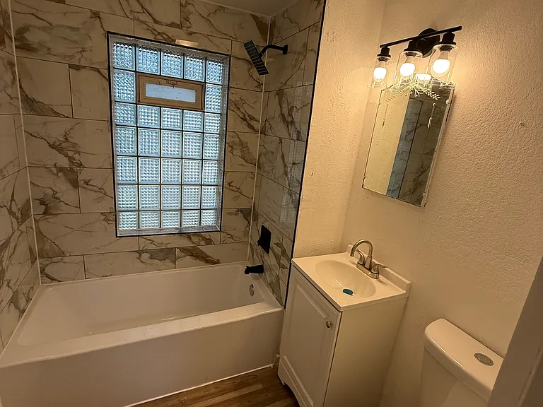 S70W13650 Tess Corners Dr — Photo 2