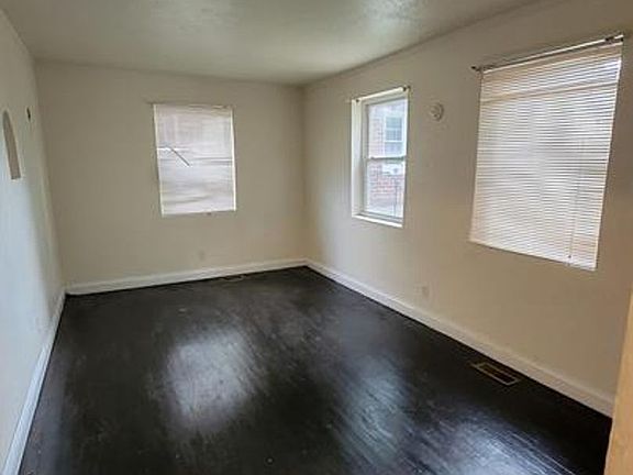3rd image of 112 1/2 Shepherd Ave