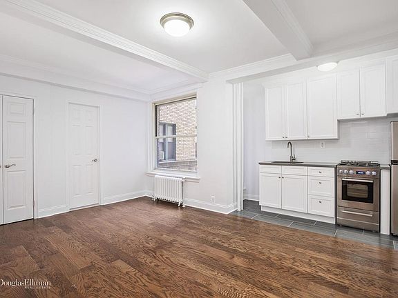 3rd image of 325 W 45th St APT 306