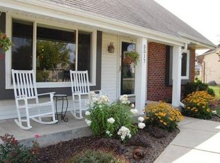 5517 W Beacon Hill Dr, Franklin, WI 53132
