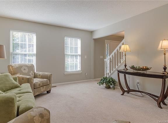 4th image of 133 Meadow Pond Ln