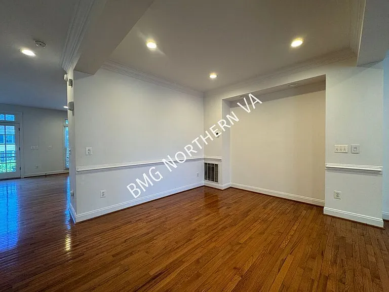 3091 McKinnon Way — Photo 6